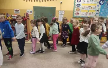 animacje świąteczne z elfami i Mikołajem