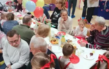 poczęstunek dla dziadk&oacute;w