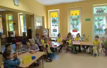 uczestnicy konkursu przy swoich stanowiskach