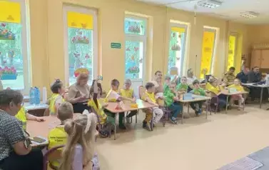 zespoły dzieci przy swoich stanowiskach