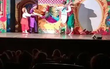 aktorzy na scenie