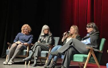 prelegenci podczas panelu dyskusyjnego