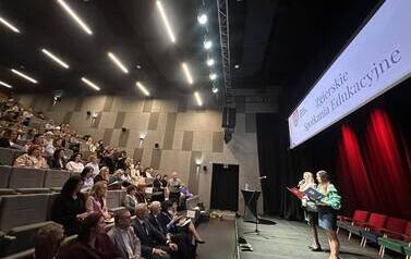 prowadzące konferencję oraz zaproszeni goście