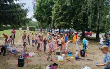 zabawy dla dzieci w ogrodzie przedszkolnym