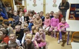 dzieci podczas obchod&oacute;w dnia patrona