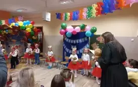 dzieci składają przyrzeczenia