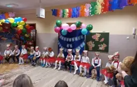 dzieci występują przed rodzicami