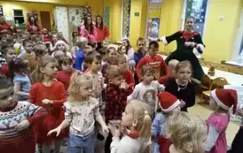 animacje świąteczne z elfami i Mikołajem