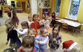 animacje świąteczne z elfami i Mikołajem