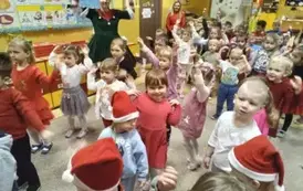 animacje świąteczne z elfami i Mikołajem