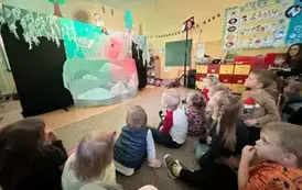 Teatrzyk "Zimowa przygoda ze świętym Mikołajem" 13