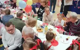 poczęstunek dla dziadk&oacute;w