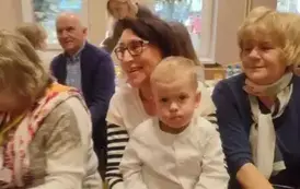 chłopiec z babcią