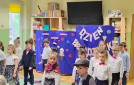 dzieci z grupy 5 występują