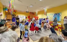 dzieci z grupy 4 m&oacute;wią wiersze