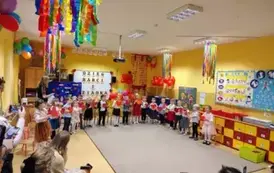 dzieci z grupy 4 w p&oacute;łkolu