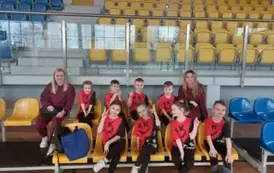 reprezentacja przedszkolak&oacute;w z opiekunami