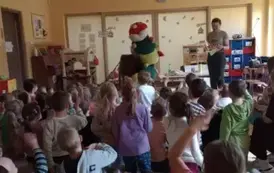 dzieci na spotkaniu z autorkami książek