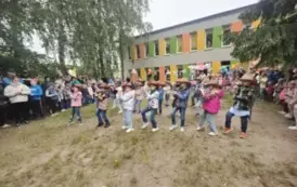 występ dzieci na pikniku