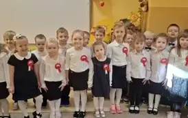 dzieci z grupy 6 w odświętnych strojach galowych