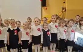 dzieci z grupy 6 w odświętnych strojach galowych