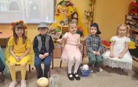 dzieci z grupy 6 w przebraniach