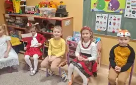 dzieci z grupy 6 w przebraniach