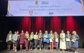 prelegenci na scenie