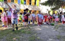 występ dzieci na pikniku
