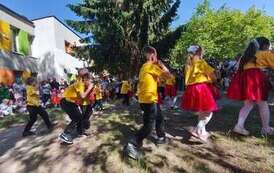 taniec dzieci z grupy 7