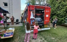 w&oacute;z straży pożarnej na pikniku